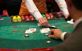 How do online casino games work?