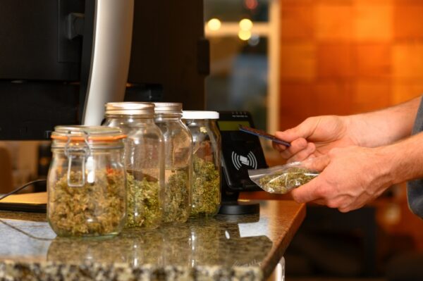 How to Save Money on Cheap weed by Avoiding Local Dispensaries