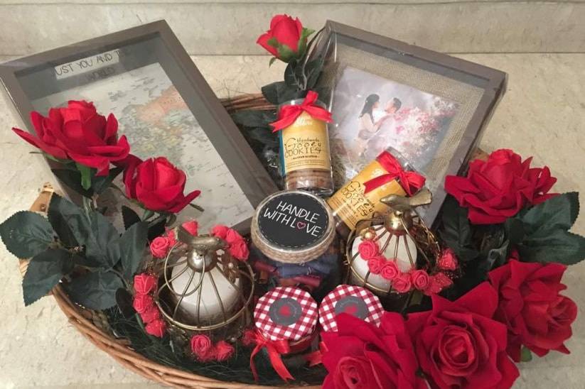 10 Thoughtful and unique wedding gift basket ideas that your guests will love